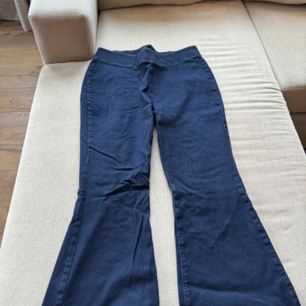 Barely used clothes - Picture 14 of 16